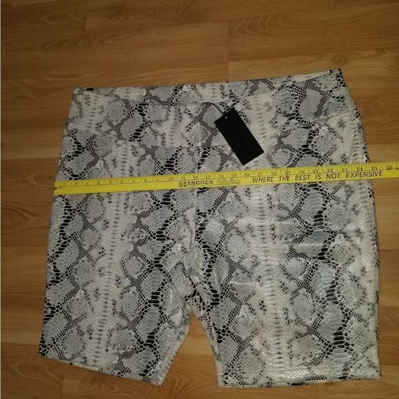 Kendall & Kylie the Cycle Short NWT 2XL - Picture 10 of 12